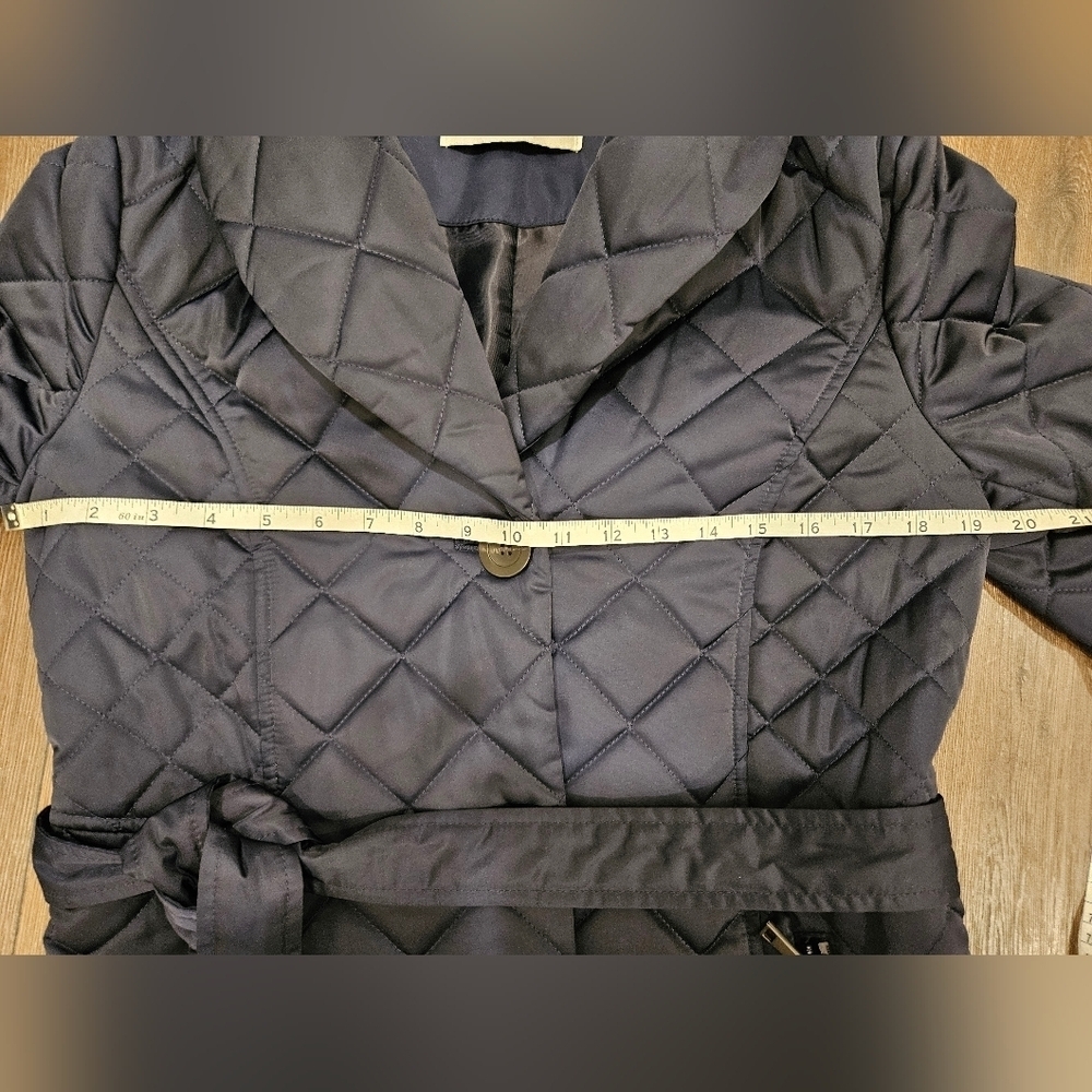 T Tahari Navy Quilted Belted Coat - Size S - Picture 12 of 16
